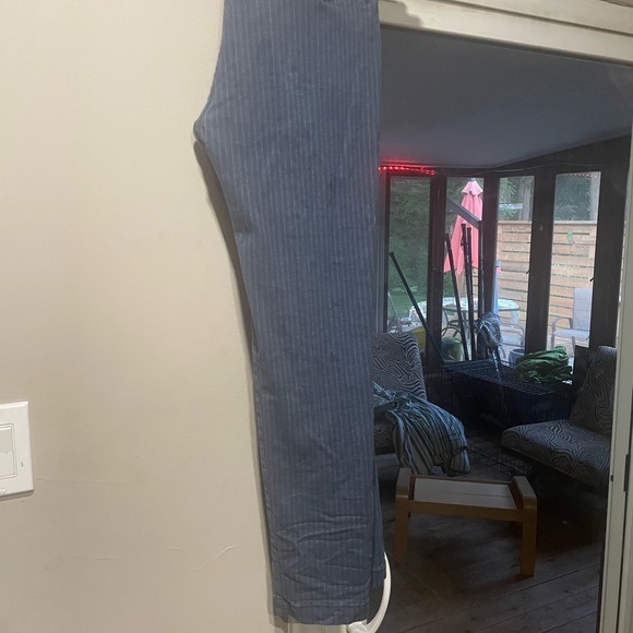 Levis Tapered Pants - Picture 4 of 6